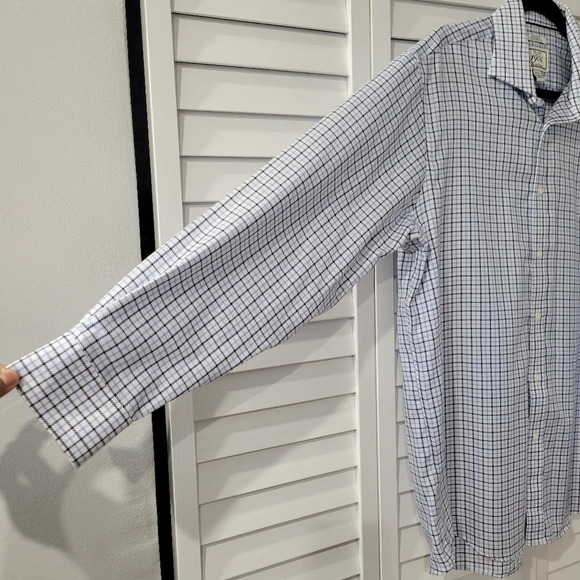 Jos. A. Banks Non-Iron Tailored Fit White Plaid Button-up‎ Long-Sleeve Shirt - Picture 2 of 8